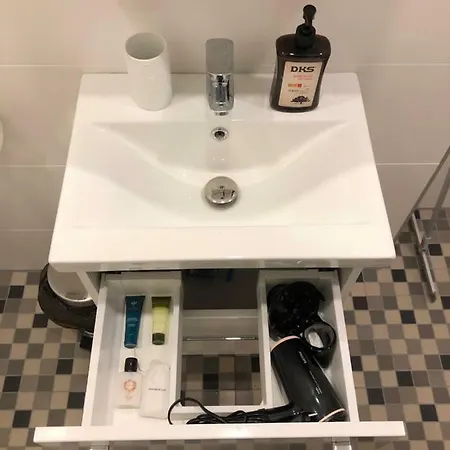 Brand New & Modern Luxury Designer Nr. 45 Apartment *